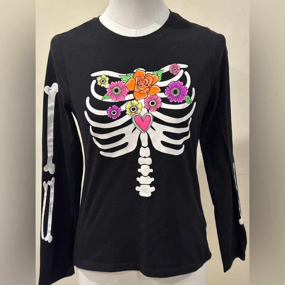 Celebrate Halloween Black & White Long Sleeve Skeleton Flower T Shirt. Sz 14/16.